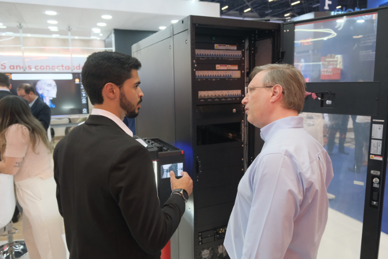 Data Centers - FM8000 na Futurecom